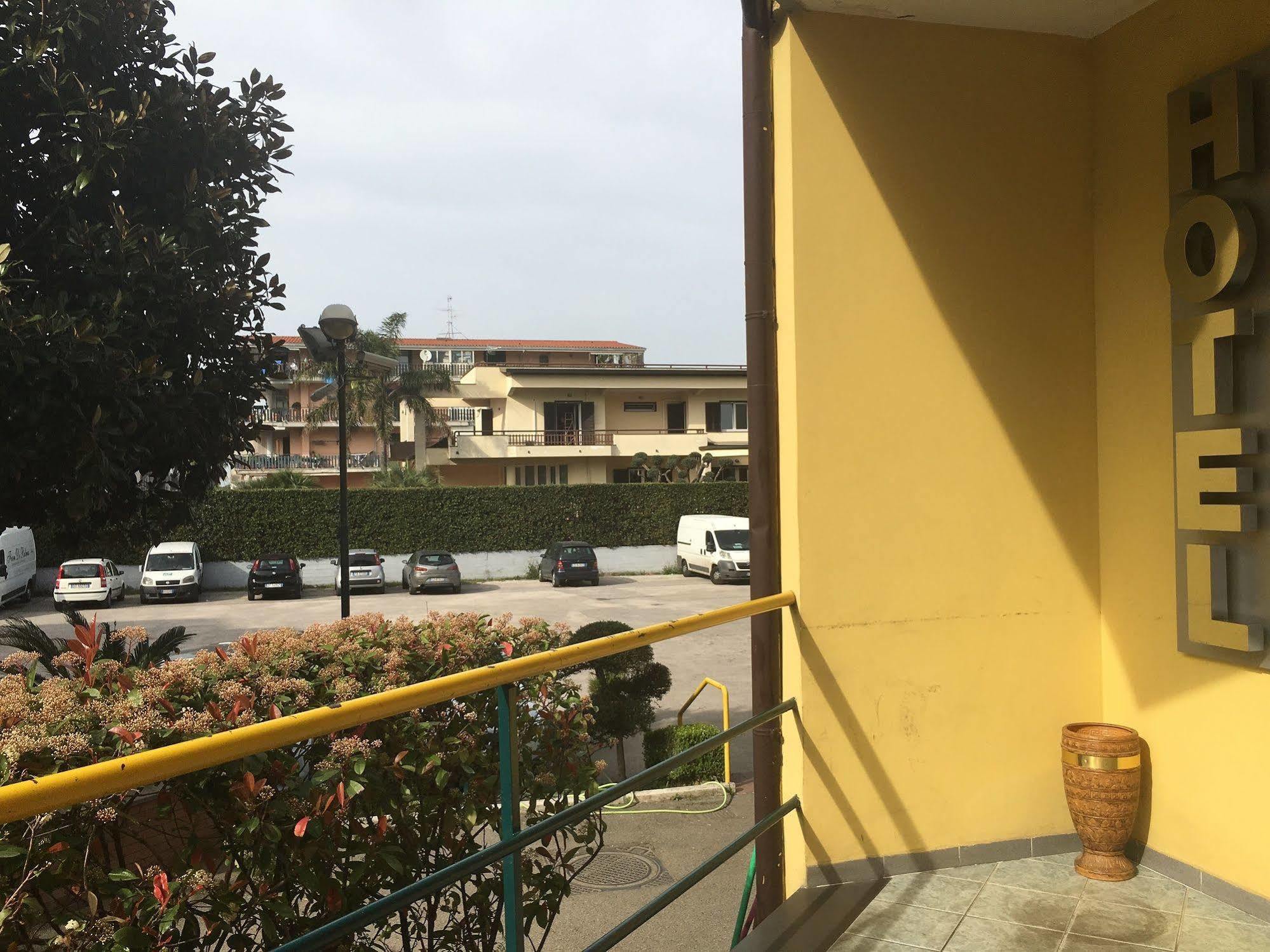 Hotel Stefano A Melito Melito di Napoli Екстериор снимка