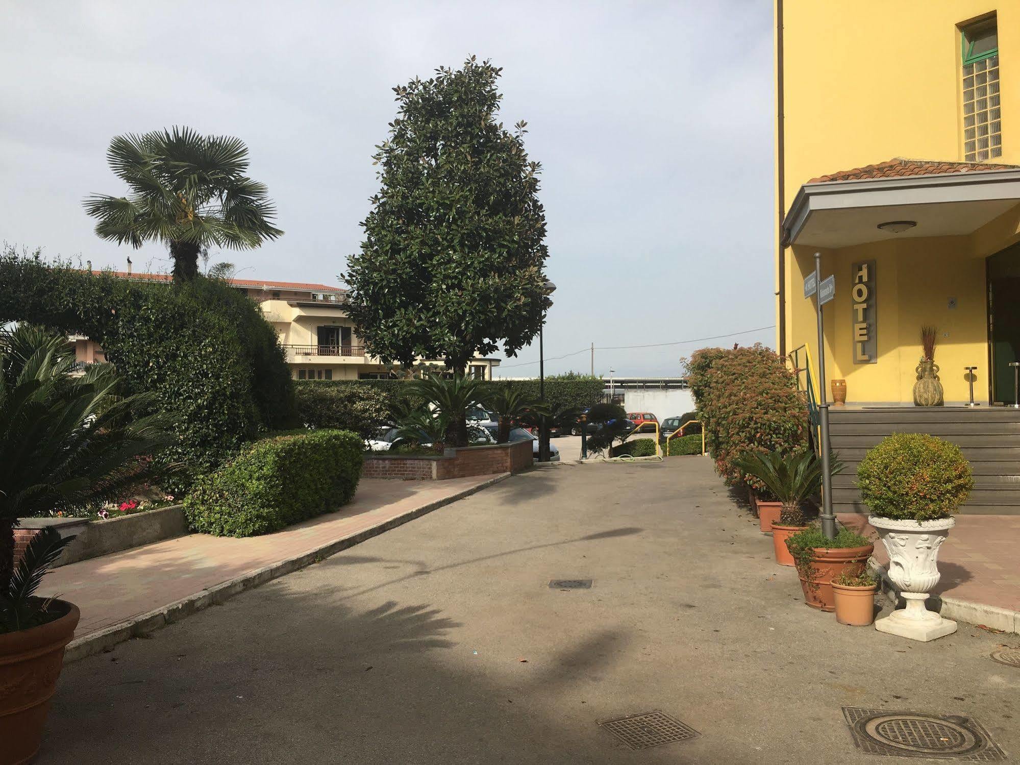 Hotel Stefano A Melito Melito di Napoli Екстериор снимка